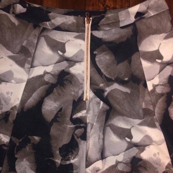 MOSSIMO Floral Mini Skirt with Pink Details - Picture 3 of 3